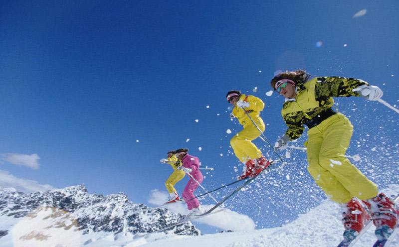 滑雪團建運動